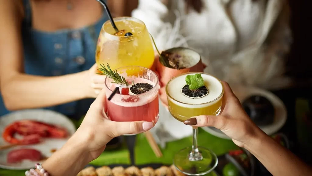 where to go in dubai at night for free for couples